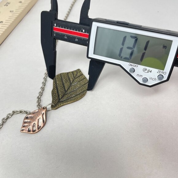 EsMor‎ Leaf Pendant Necklace Dual-Tone Metal Leaf Design Silver Chain - Picture 9 of 9